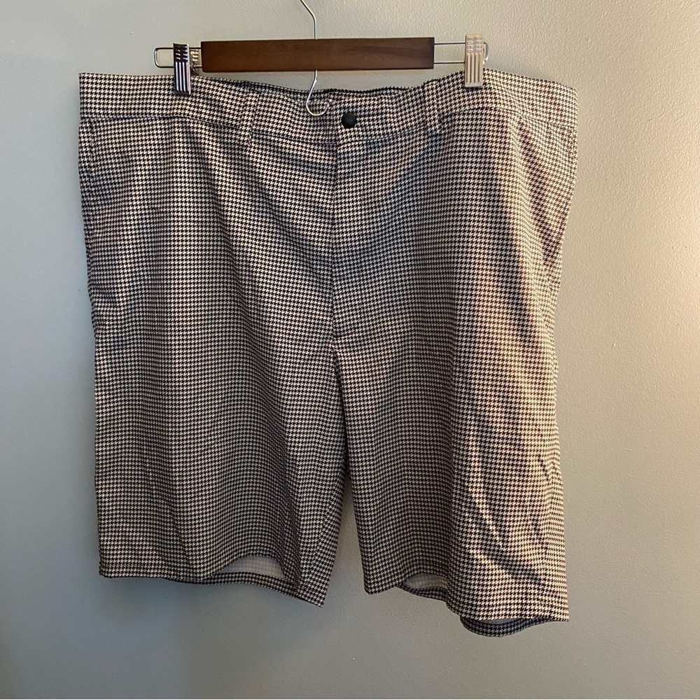 Haggar Men’s Shorts Size 42 – Black White Houndstooth